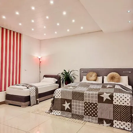 Gemuetliches J&l Nahe Des Hauptbahnhofes באדן-באדן